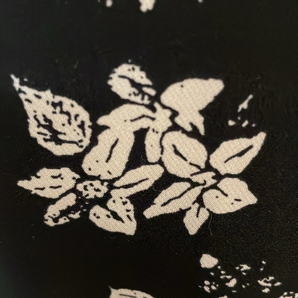 Philosophy Black and White Floral Pencil Skirt Elegant Office, size 2 - Picture 5 of 9